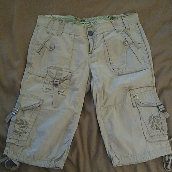 Miss Me khaki Capri's - Picture 1 of 7